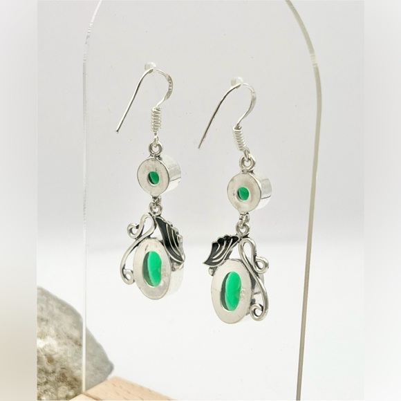 GREEN QUARTZ DANGLE EARRINGS - Picture 4 of 7